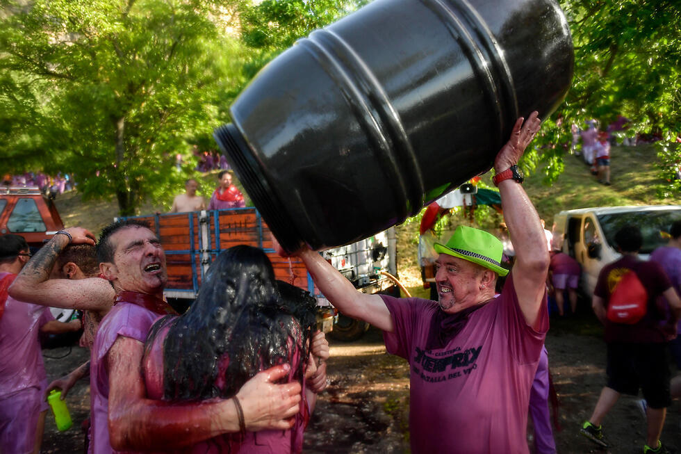 Винная битва в Испании. Фото: AP