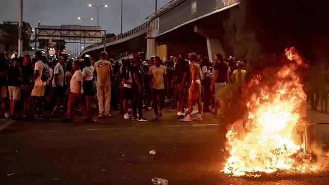 Young Ethiopian Israelis protest in Kiryat Ata (Photo: Gil Nachshon)