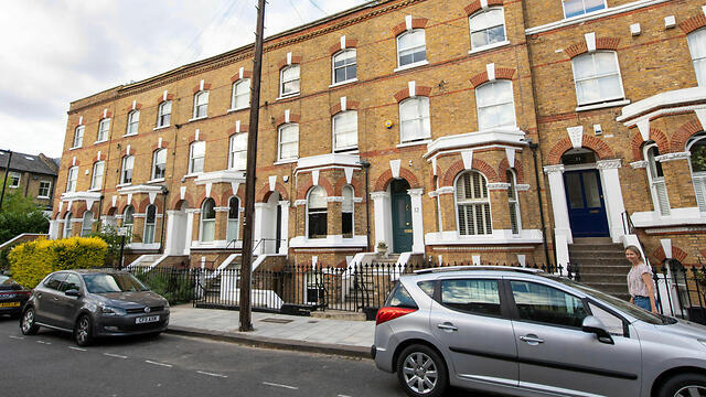 Улица Лондона, на которую упал труп. Фото: АР (צילום: AP) Улица Лондона, на которую упал труп. Фото: АР