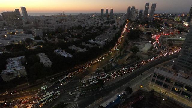Traffic blocked in Tel Aviv during Ethipian community protests