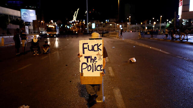 Protests in Tel Aviv on Tuesday night (צילום: רויטרס) Protests in Tel Aviv on Tuesday night
