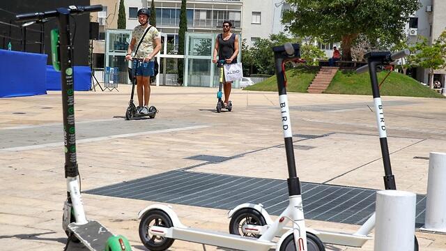 Самокаты в Тель-Авиве. Фото: AFP (צילום: AFP) Самокаты в Тель-Авиве. Фото: AFP