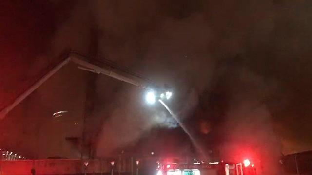 Пожар возле центра "Азриэли" в Тель-Авиве