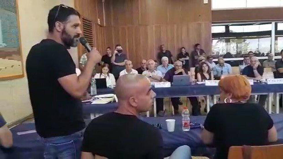 Restaurant owner scolds members of Knesset visiting the Gaza border communitiesnullnull Restaurant owner scolds members of Knesset visiting the Gaza border communities
