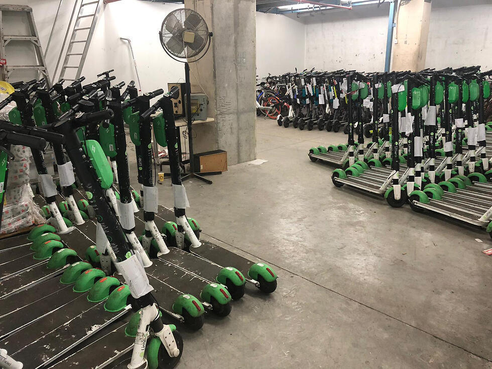 Склад конфискованных самокатов в Тель-Авивеnullnull Склад конфискованных самокатов в Тель-Авиве