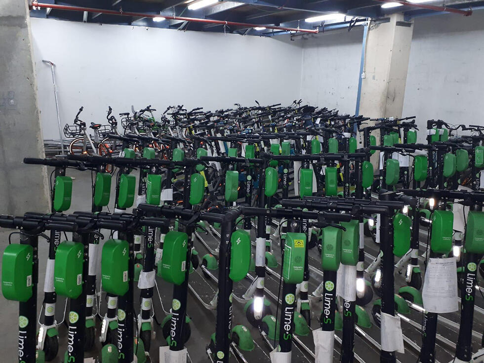 Склад конфискованных самокатов в Тель-Авивеnullnull Склад конфискованных самокатов в Тель-Авиве