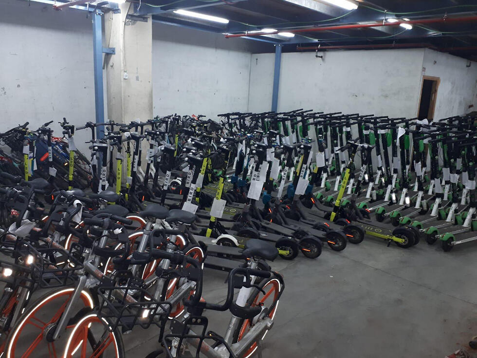 Склад конфискованных самокатов в Тель-Авивеnullnull Склад конфискованных самокатов в Тель-Авиве