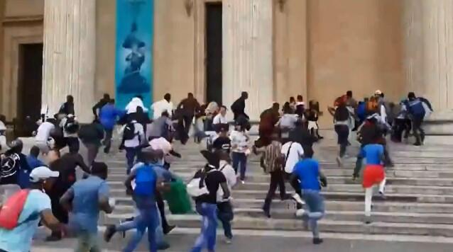 Штурм Пантеона. Кадр видеоnullnull Штурм Пантеона. Кадр видео