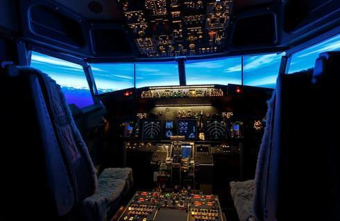 מלון האנדה אקסל טוקיו חדר עם סימולטור טיסה (צילום: Haneda Excel Hotel Tokyu) מלון האנדה אקסל טוקיו חדר עם סימולטור טיסה