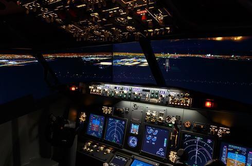 מלון האנדה אקסל טוקיו חדר עם סימולטור טיסה (צילום: Haneda Excel Hotel Tokyu) מלון האנדה אקסל טוקיו חדר עם סימולטור טיסה