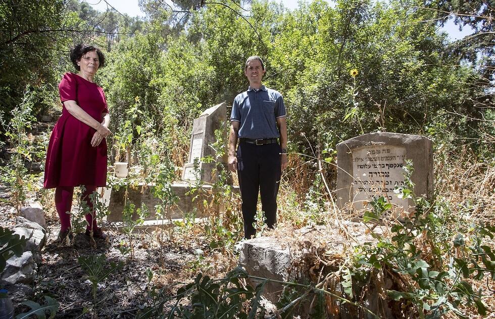 На старинном израильском кладбище. Фото: Гиль Нехуштан