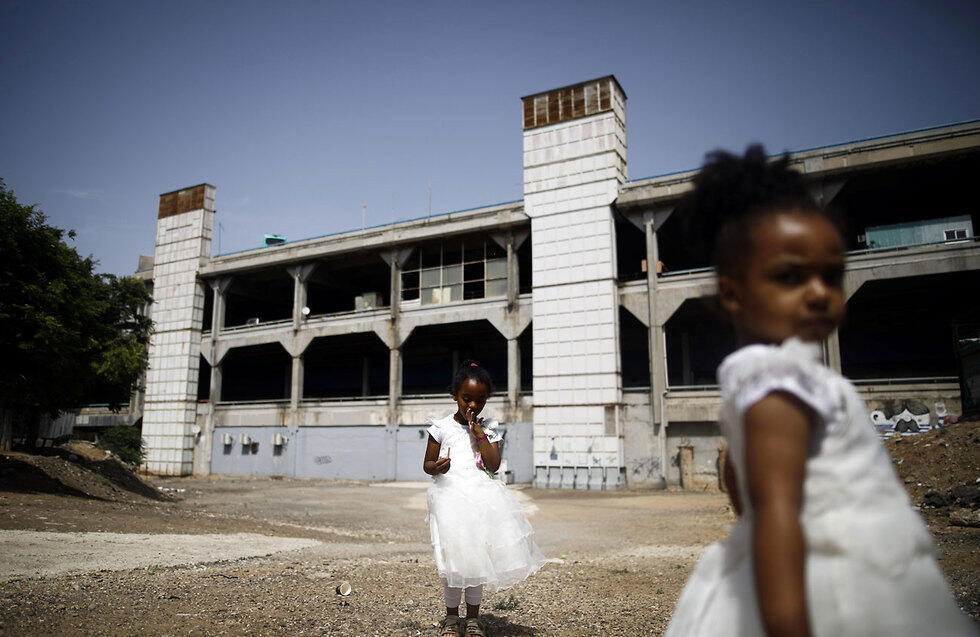 Tel Aviv Central Bus Station (Photo: Reuters) (צילום: רויטרס) Tel Aviv Central Bus Station (Photo: Reuters)