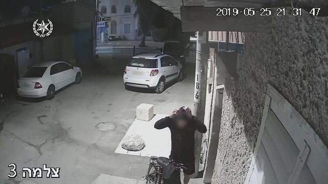 Кадр видеозаписи, сделанной на месте происшествия. Предоставлено пресс-службой полиции (צילום: דוברות המשטרה) Кадр видеозаписи, сделанной на месте происшествия. Предоставлено пресс-службой полиции