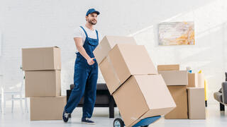 הובלה של ארגזים במעבר דירה