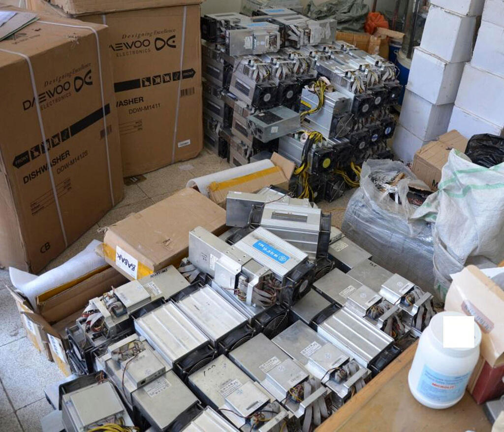 An illicit crypto mining farm seized by Iranian authorities, July 2019 (Photo: AP) איראן מחשבים לכריית ביטקוין