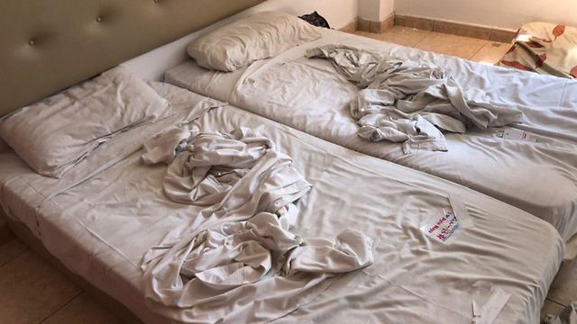 Кровать в номере, где произошло предполагаемое изнасилование