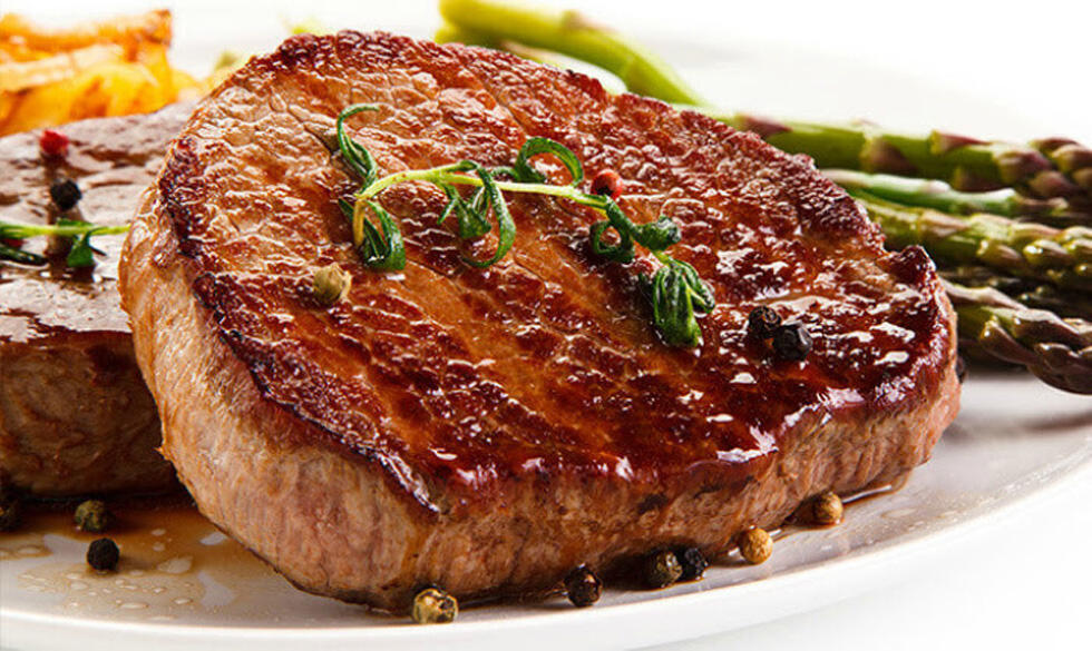 В "Бени ха-даяг" подают не только рыбу, но и мясо