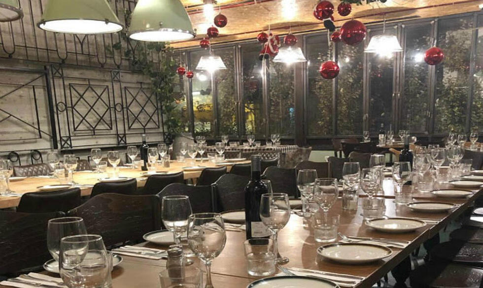 За окном ресторана сад с фонтанами (Фото: пресс-служба) За окном ресторана сад с фонтанами