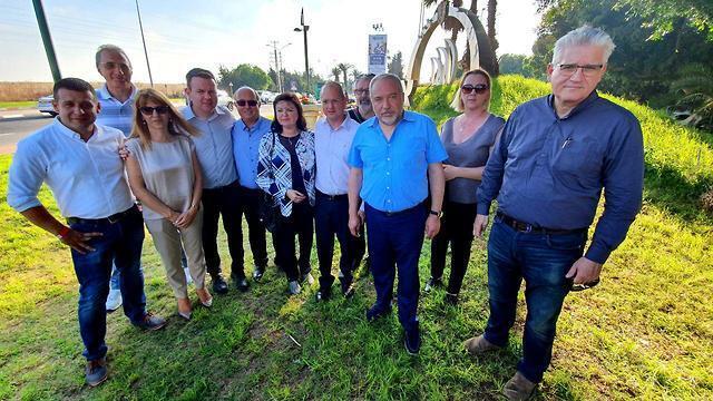 Депутаты НДИ совершают поездку по югу. Фото: Рои Идан