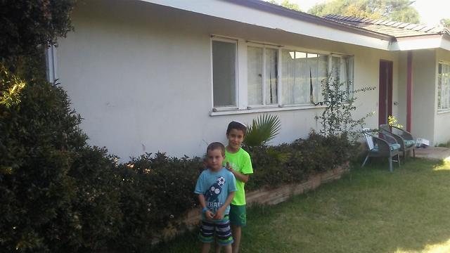 В Калифорнии дом на вас не упадет. Фото: частный альбом (צילום: אלבום פרטי) В Калифорнии дом на вас не упадет. Фото: частный альбом