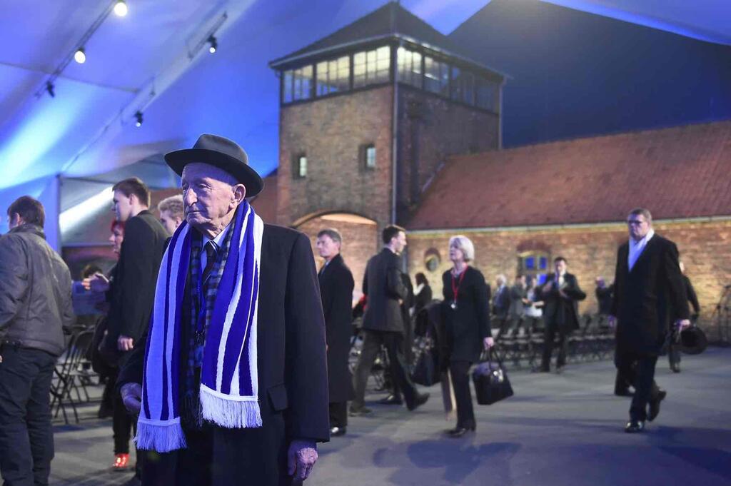 Widawski at a ceremony in Auschwitz וידבסקי בטקס באושוויץ