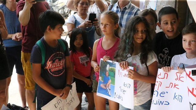 Qian Esta's schoolmates protest his imminent deportation (Photo: Moti Kimchi)