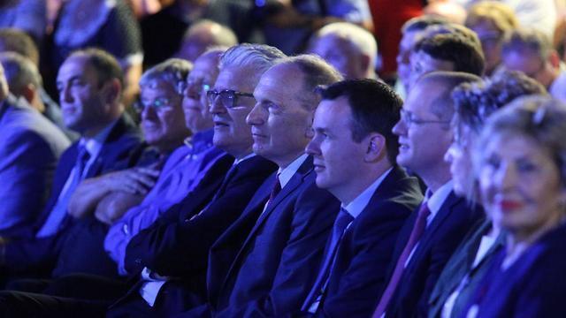Профессор Леонид Эйдельман среди депутатов НДИ на конференции партии. На переднем плане - Софа Ландвер, Одед Форер, Евгений Сова, Эли Авидар. Фото: Моти Кимхи