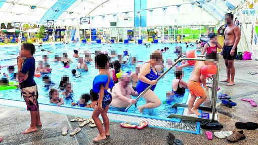 В бассейне "Спортли" яблоку упасть негде. Фото: частный альбом (В бассейне "Спортли" яблоку упасть негде. Фото: частный альбом) В бассейне "Спортли" яблоку упасть негде. Фото: частный альбом