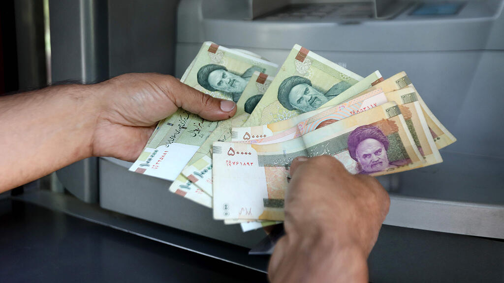 The Iranian rial, down 20% since the start of the war (Photo: AFP) איראן מטבע ריאל איראני