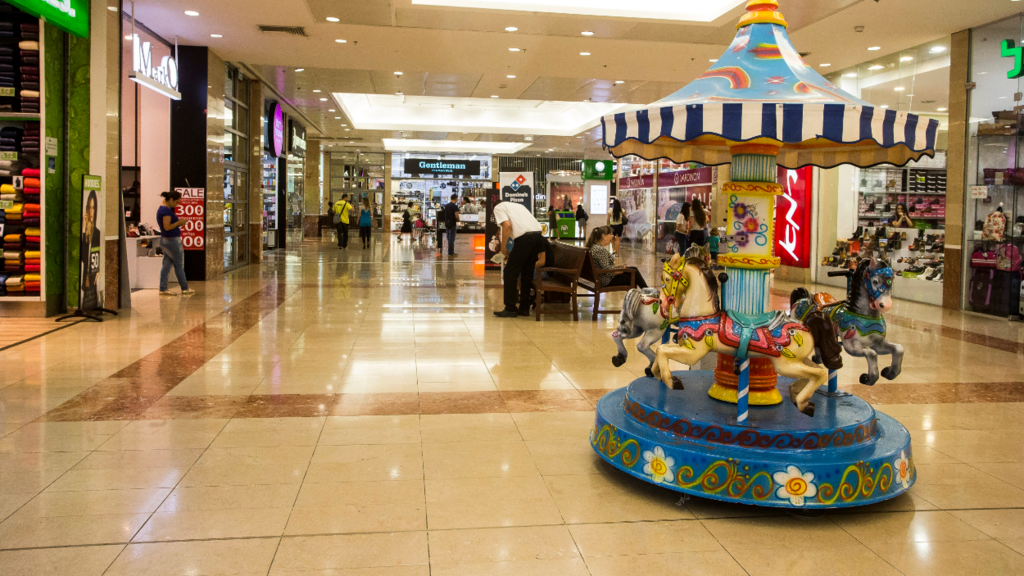 Торговый центр "Кирьон" 