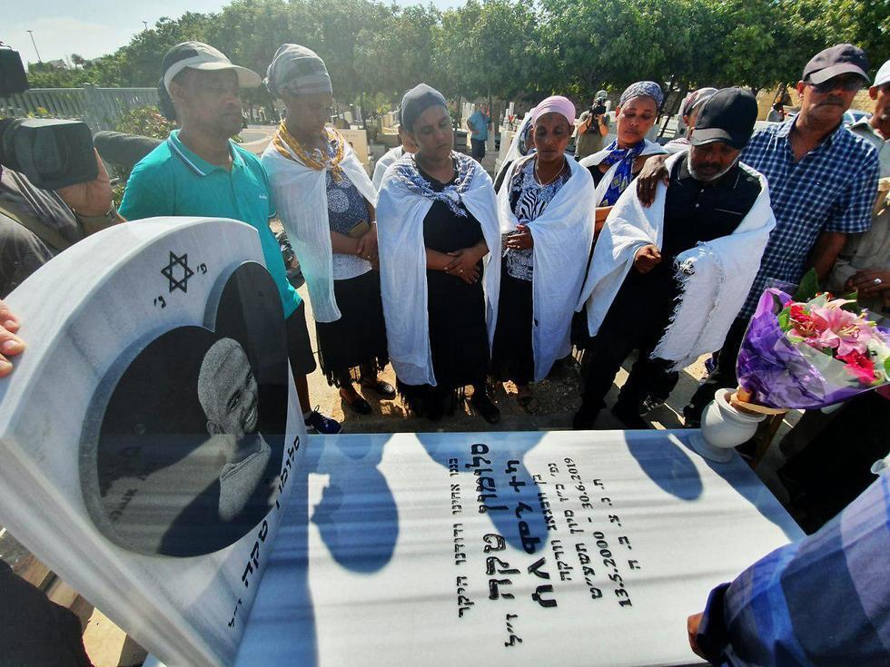 Поминальная церемония у могилы Cоломона Така, aвгуст 2019 года. Фото: Гиль Нехуштан