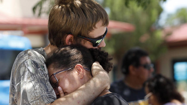 После стрельбы в Эль-Пасо, штат Техас. Фото: EPA