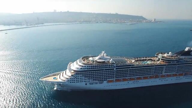 Лайнер MSC Opera входит в воды Хайфы
