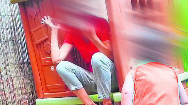 Курящие воспитательницы в детсадуnullnull Курящие воспитательницы в детсаду