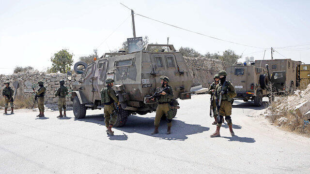 Поиски террориста. Фото: EPA