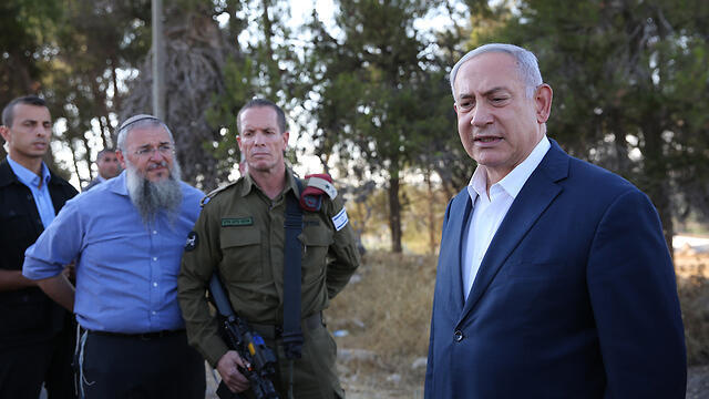 Netanyahu visited the scene of the attack (צילום: אלכס קולומויסקי) Netanyahu visited the scene of the attack