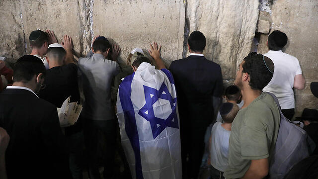 Prayers at the Western Wall for Tisha B'Av