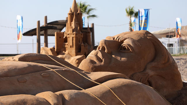 Gulliver's Travels (Photo: EPA)nullnull Gulliver's Travels (Photo: EPA)