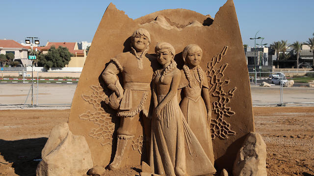 The Frozen statue (Photo: EPA)nullnull The Frozen statue (Photo: EPA)