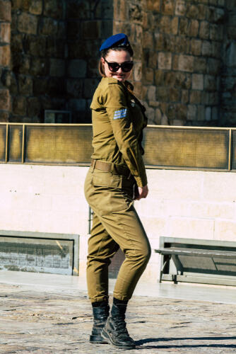 А этот наряд в Израиле вызывает и уважение, и восхищение. Фото: Jose HERNANDEZ Camera 51 shutterstock (Фото: Jose HERNANDEZ Camera 51 shutterstock) А этот наряд в Израиле вызывает и уважение, и восхищение. Фото: Jose HERNANDEZ Camera 51 shutterstock