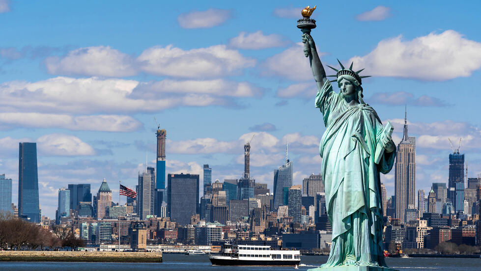 Ben Gurion Airport is once again hosting the two largest U.S. airlines, and they have resumed flying to New York (Photo: Shutterstock) פסל החירות