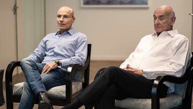 Цвика Наве и Яаков Периnullnull Цвика Наве и Яаков Пери