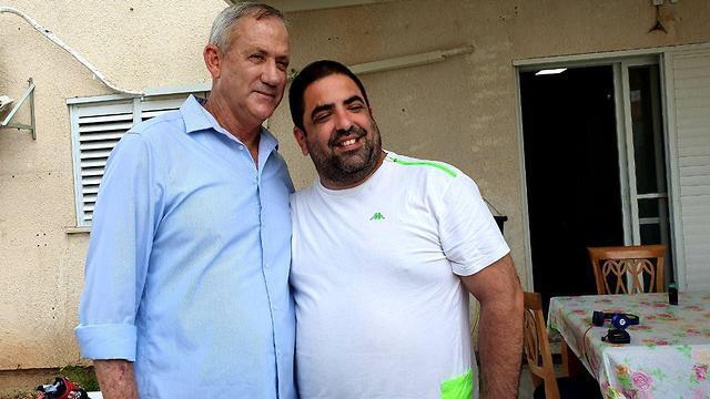 Benny Gantz with Sderot resident