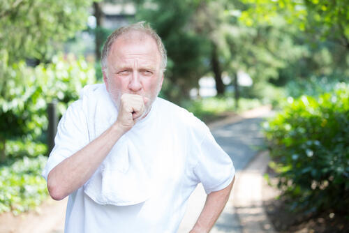 Одышка и кашель - характерные симптомы COPD. Фото: shutterstock (Одышка и кашель - характерные симптомы COPD. Фото: shutterstock) Одышка и кашель - характерные симптомы COPD. Фото: shutterstock