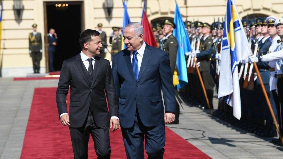 Премьер-министр Израиля Биньямин Нетаниягу и президент Украины Владимир Зеленский в Киеве (Фото: Амос Бен-Гершом, ЛААМ - архив) Премьер-министр Израиля Биньямин Нетаниягу и президент Украины Владимир Зеленский в Киеве