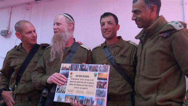 Раввин Шнерб получает грамоту за предотвращение теракта