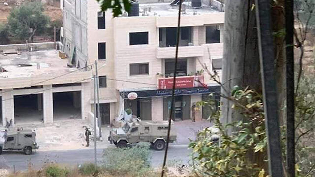 IDF raid in the village of Ein Arik