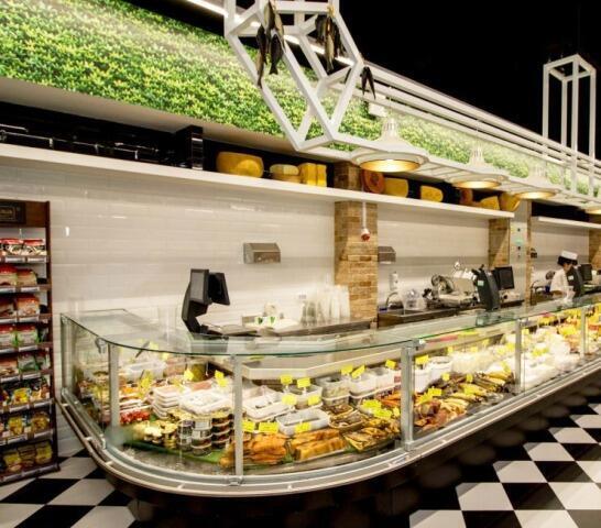 Отдел мясных деликатесов предлагает всевозможные вкусности. Фото: магазин "Родина" (Фото: магазин "Родина") Отдел мясных деликатесов предлагает всевозможные вкусности. Фото: магазин "Родина"