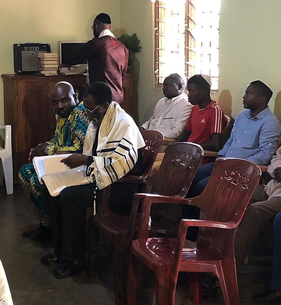 В общинном доме. Фото: Джулия Ганансия, i24NEWS (צילום: ג'וליה גננסיה i24NEWS) В общинном доме. Фото: Джулия Ганансия, i24NEWS