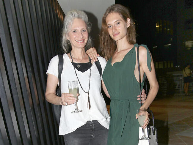 עם אמא שלה ענת בירן. "היא האוזן הקשבת שלי לכל דבר"